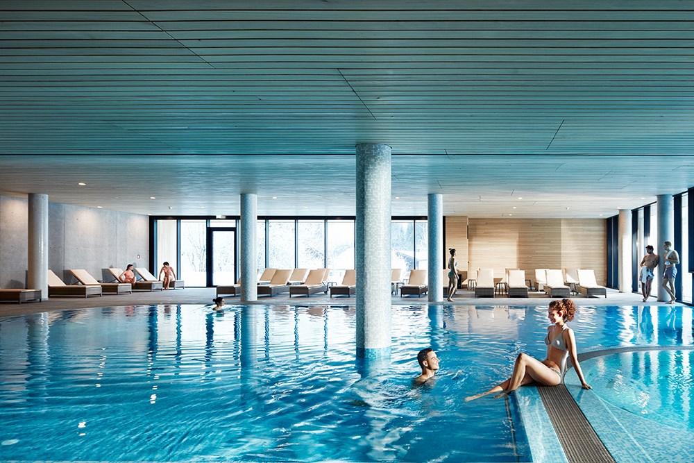 Skihotel: Schwimmbad mit Whirlpool und Außenbecken  - Hotel die Wälderin