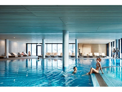 Hotels an der Piste - Mellau - Schwimmbad mit Whirlpool und Außenbecken  - Hotel die Wälderin