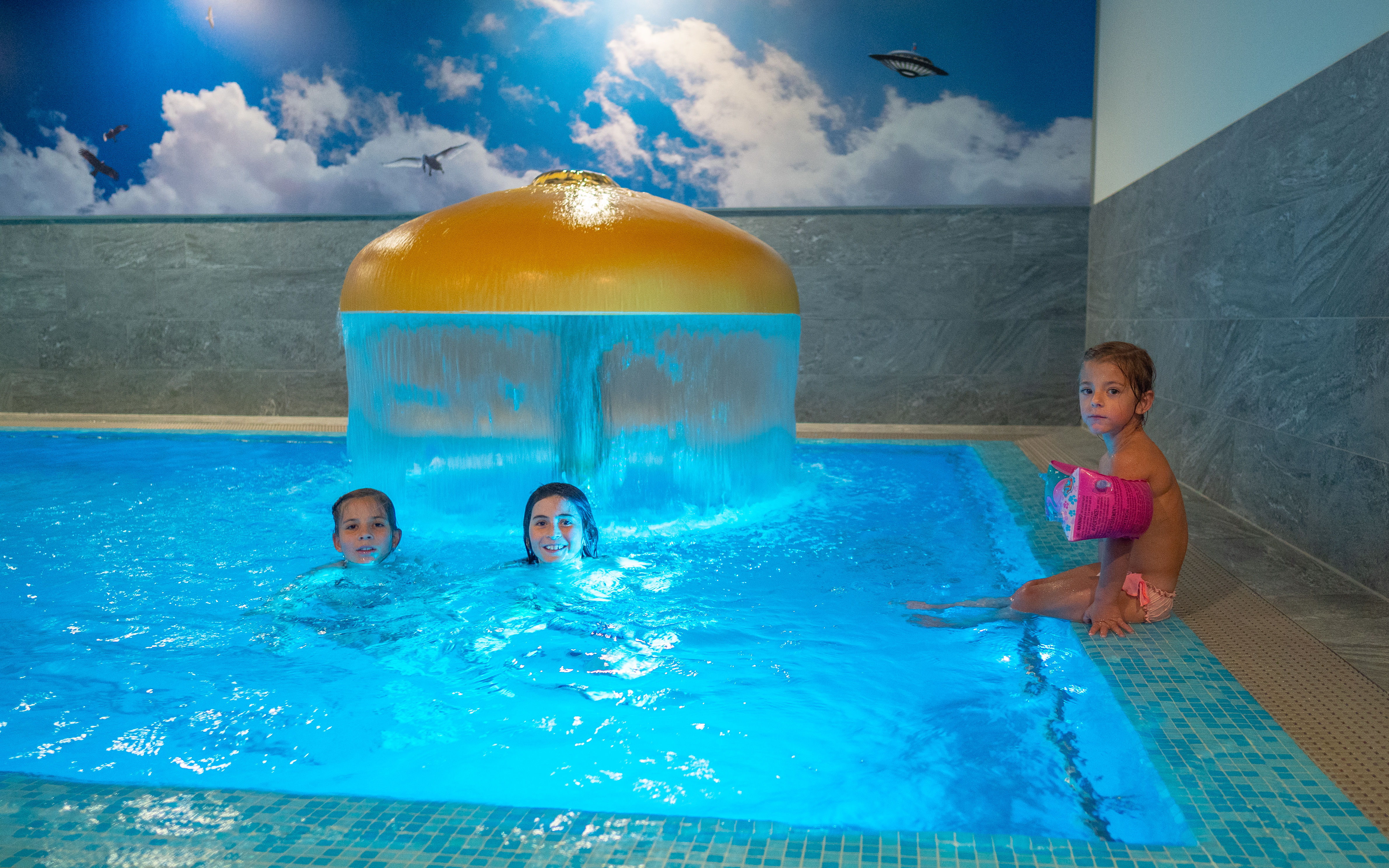 Skihotel: Spaßpool mit Pilzbrunnen und weiteren Wasserattraktionen - Hotel die Wälderin