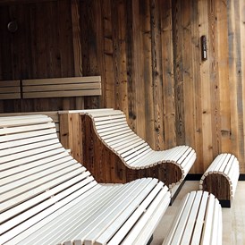 Skihotel: Finnische Sauna mit Panoramafensterfront - Travel Charme Ifen Hotel
