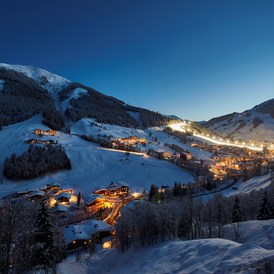 Skihotel: Hinterglemm bei Nacht 
© Saalbach Hinterglemm, Daniel Roos - 4****S Hotel Hasenauer