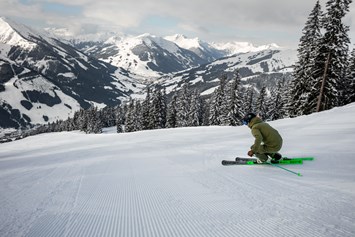 Skihotel: Skifahren in Saalbach Hinterglemm
© Mirja Geh - 4****S Hotel Hasenauer