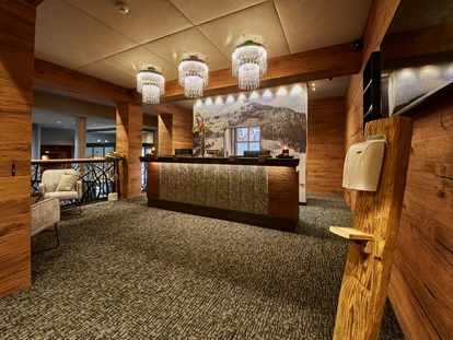 Hotels an der Piste - PLZ 6373 (Österreich) - Rezeption - 4****S Hotel Hasenauer