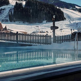 Skihotel: Rooftop-Relax-Area für Winterwellness - 4****S Hotel Hasenauer