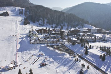 Skihotel: Hauseigener Skilift direkt neben dem Hotel - Der Lärchenhof