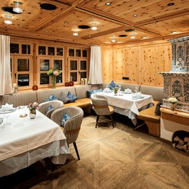 Skihotel: Fondue-Abend im Rahmen der Halbpension in der gemütlichen Fondue-Stube - Romantik Hotel Die Krone von Lech