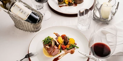 Hotels an der Piste - PLZ 6881 (Österreich) - 6-Gang-Gourmet-Abendmenü aus der haubengekrönten Küche im Rahmen der Halbpension im Winter - Romantik Hotel Die Krone von Lech