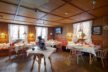 Skihotel: Haubengekrönte Küche in der Krone-Stuben in Lech - Romantik Hotel Die Krone von Lech
