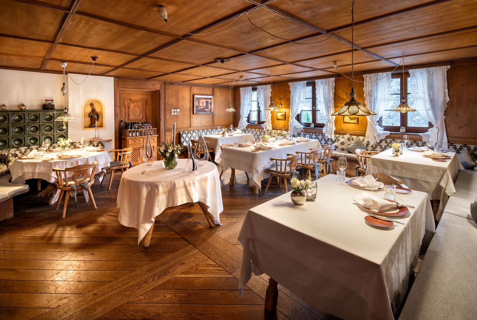Hotels an der Piste - Sonnenterrasse - Haubengekrönte Küche in der Krone-Stuben in Lech - Romantik Hotel Die Krone von Lech