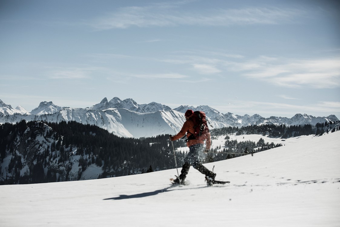 Skihotel: Schneeschuhwandern in Balderschwang - HUBERTUS MOUNTAIN REFUGIO ALLGÄU