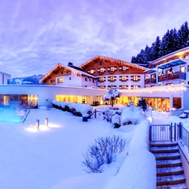 Skihotel: Hotelansicht - amiamo - Familotel Zell am See