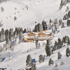 Skihotel: Aussenansicht Berghotel Sonnhof - Berghotel Sonnhof