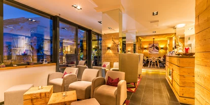 Hotels an der Piste - Trockenraum - Obertauern - SonnhofLounge mit Hotelrezeption - Berghotel Sonnhof