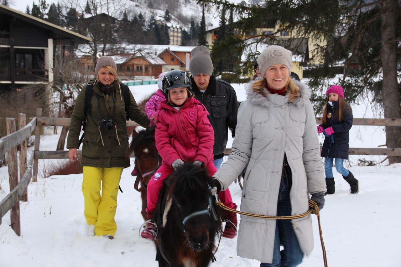 Hotel GUT Trattlerhof & Chalets****S Ausflugsziele Trattlers Winter Ponyfarm