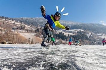 Skihotel: Eislaufen am Brennsee - Hotel Gut Trattlerhof & Chalets****