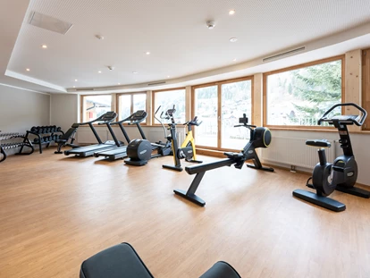 Hotels an der Piste - Hotel-Schwerpunkt: Skifahren & Therme - Albeck Obere Schattseite - Panorama Fitnessraum - Hotel GUT Trattlerhof & Chalets****S