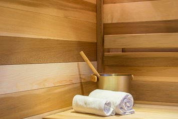 Skihotel: Inhouse-Sauna für abendliche Erholung nach einem langen Skitag - KAUZ - Design Chalets