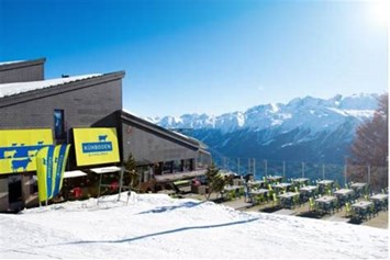 Skihotel: Ansicht Alpenlodge mit Terrase - Alpenlodge Kühboden Fiescheralp