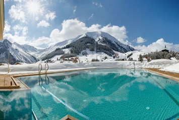 Skihotel: Außenpool - Hotel Singer - Relais & Châteaux