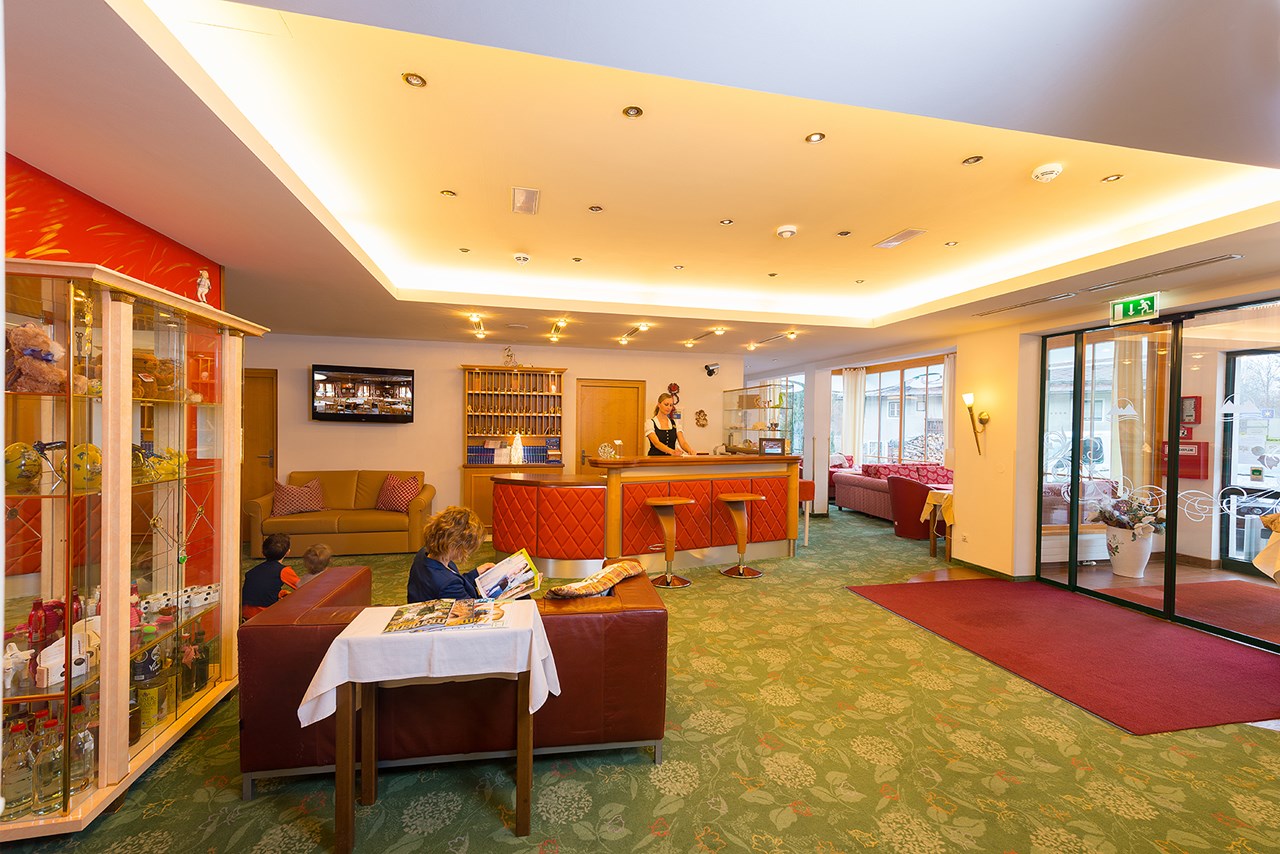 Hotel Vitaler Landauerhof**** Zimmerkategorien Hotel- Eingang - Reception