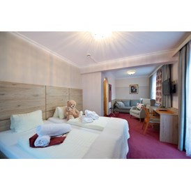 Skihotel: Komfort Zimmer mit gemütlicher
Sitzecke  - Hotel Vitaler Landauerhof****
