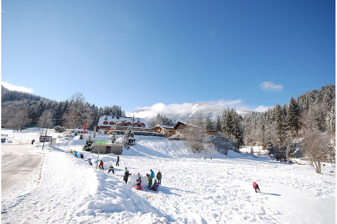 Skihotel: Spielplatz  für Kinder im Winter
Rodeln - 1. Skilauf für Anfänger - Hotel Vitaler Landauerhof****