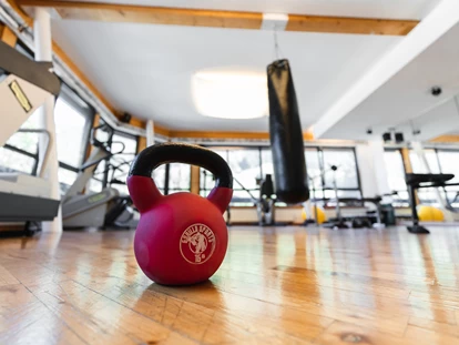 Hotels an der Piste - Skikurs direkt beim Hotel: für Kinder - Panorama-Fitnesstudio - Familien- & Gartenhotel Theresia****S