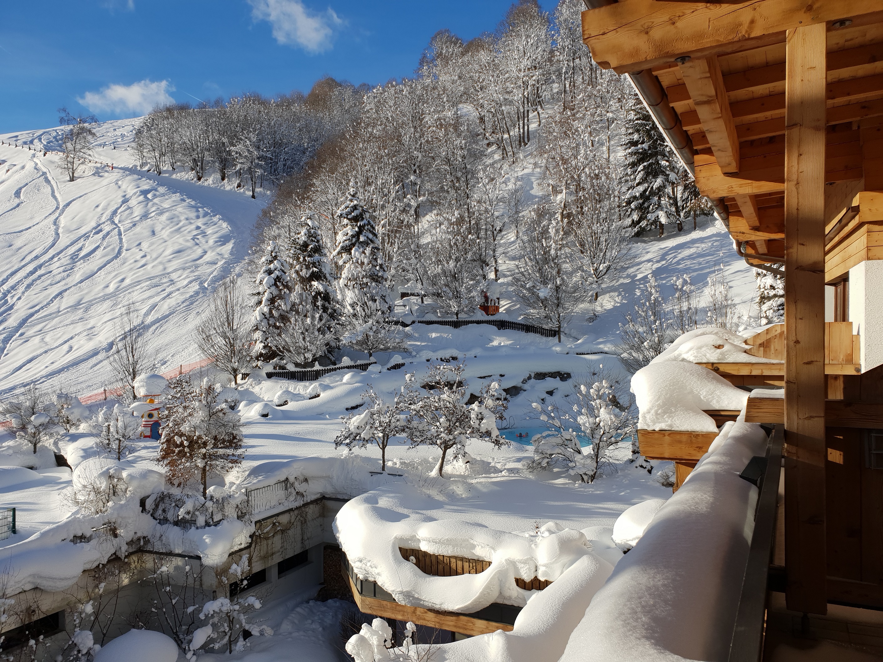 Skihotel: HERRLICHE AUSSICHT VOM BALKON Südwest mit Blick zur Skipiste vom Reiterkogel zum Hotel - Familien- & Gartenhotel Theresia****S