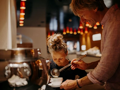 Hotels an der Piste - Skikurs direkt beim Hotel: für Kinder - Kinderbuffet - Familien- & Gartenhotel Theresia****S