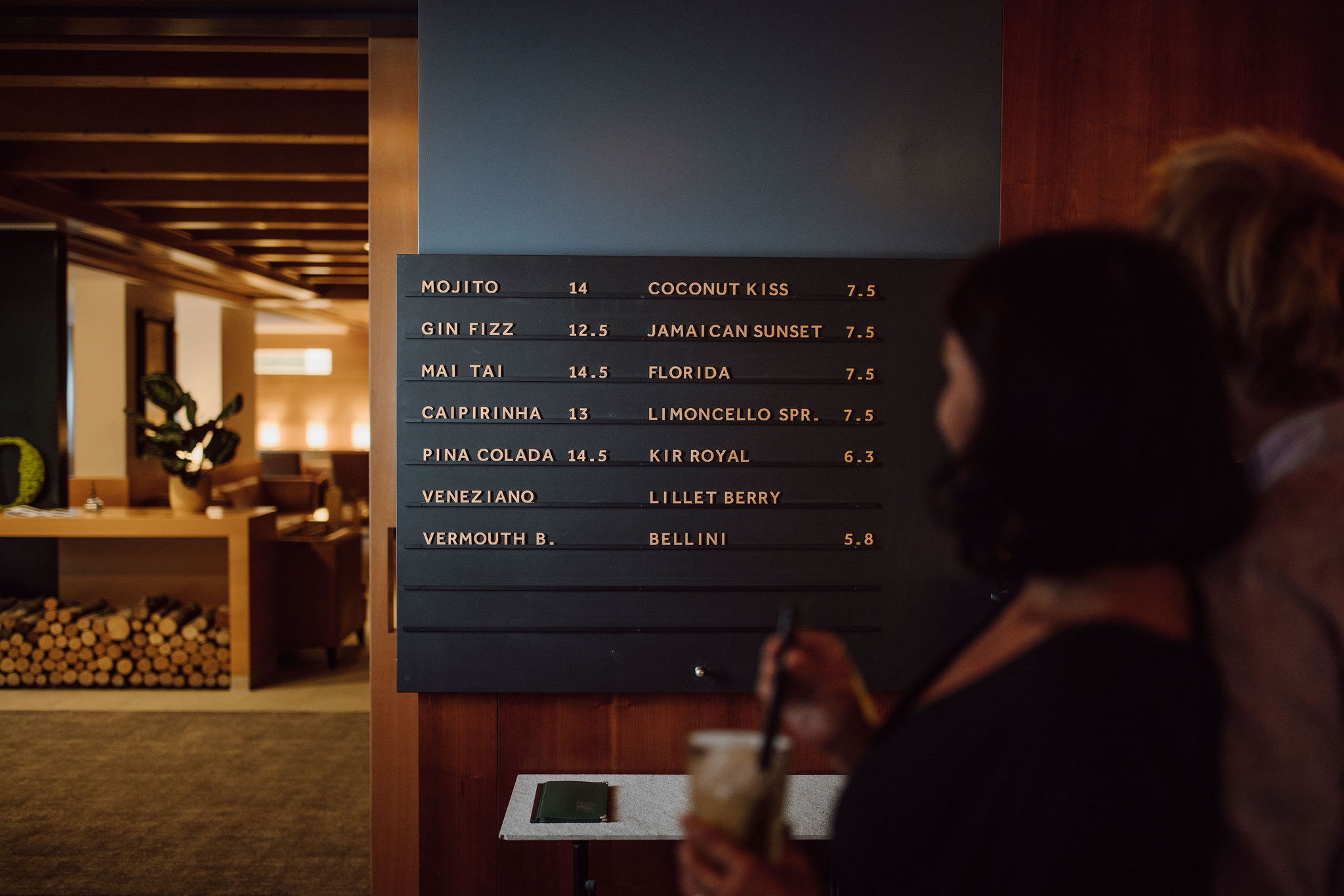 Skihotel: Blick von der Bar in die Lobby - Familien- & Gartenhotel Theresia****S
