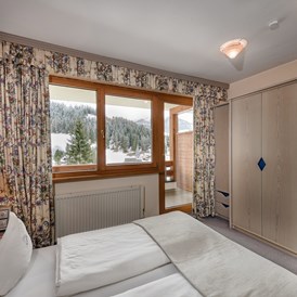 Skihotel: Elternschlafzimmer in der Familien-Luxussuite "Max & Moritz" - Hotel St. Oswald