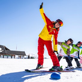 Skihotel: Kinder in der Skischule - Hotel St. Oswald